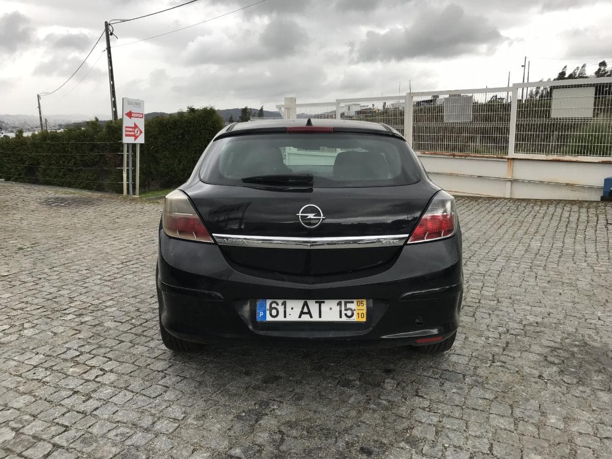 Opel Astra 1.7TDCI GTC · Ano 2005 61-AT-15 — imagem 5