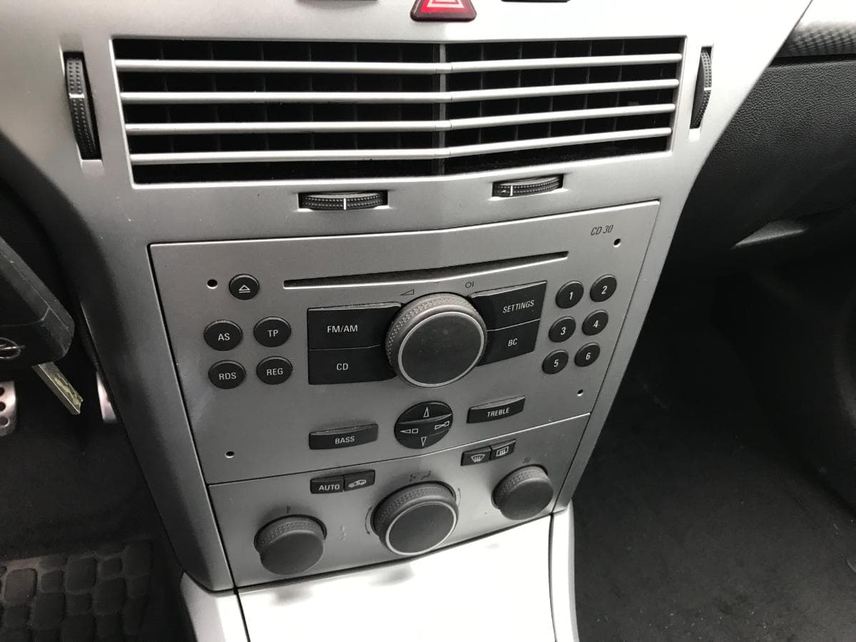 Opel Astra 1.7TDCI GTC · Ano 2005 61-AT-15 — imagem 8