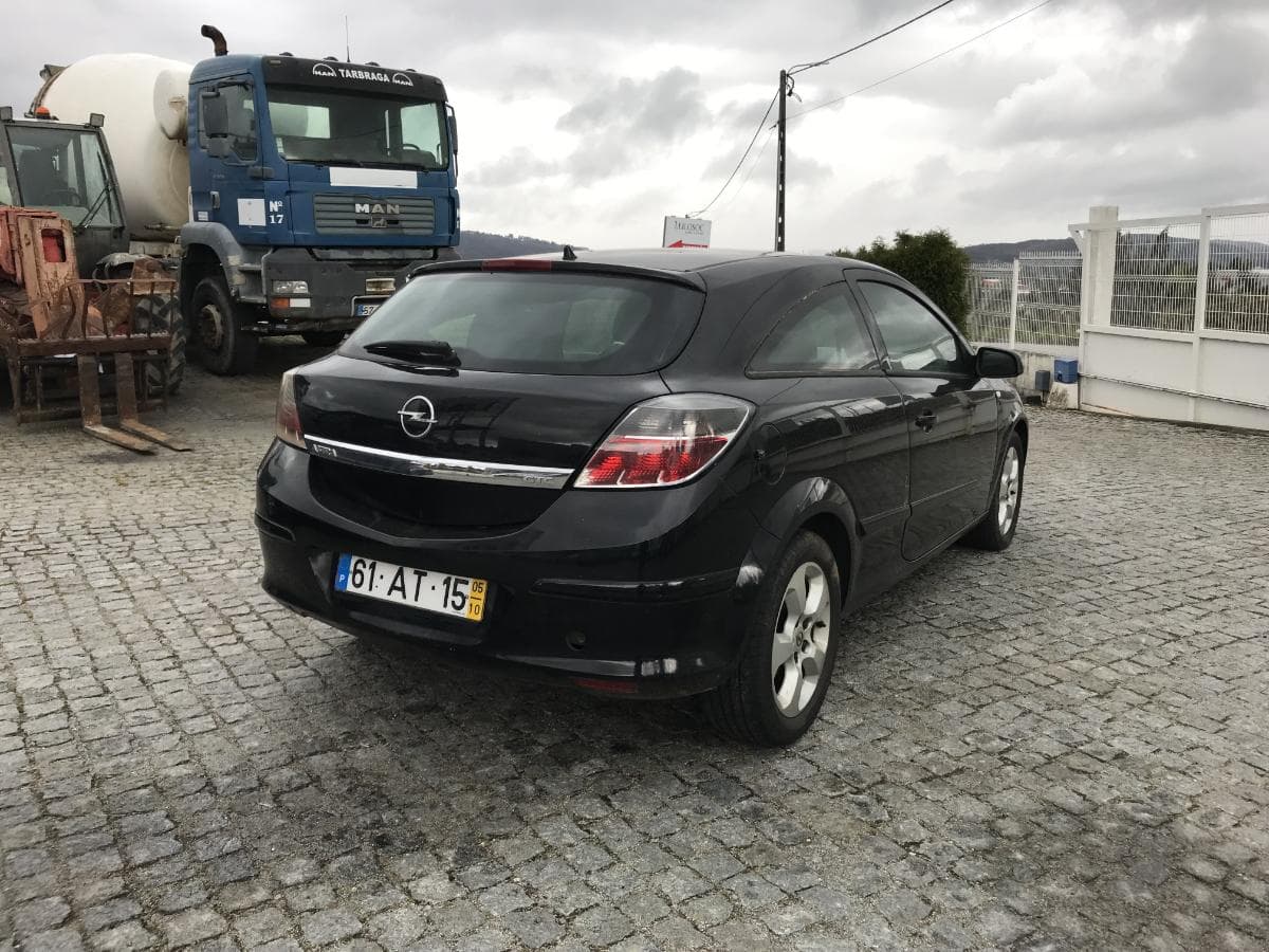 Opel Astra 1.7TDCI GTC · Ano 2005 61-AT-15 — imagem 6