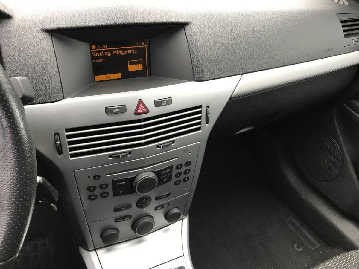 Opel Astra 1.7TDCI GTC · Ano 2005 61-AT-15 — imagem 11