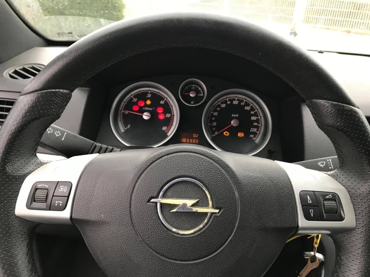 Opel Astra 1.7TDCI GTC · Ano 2005 61-AT-15 — imagem 17