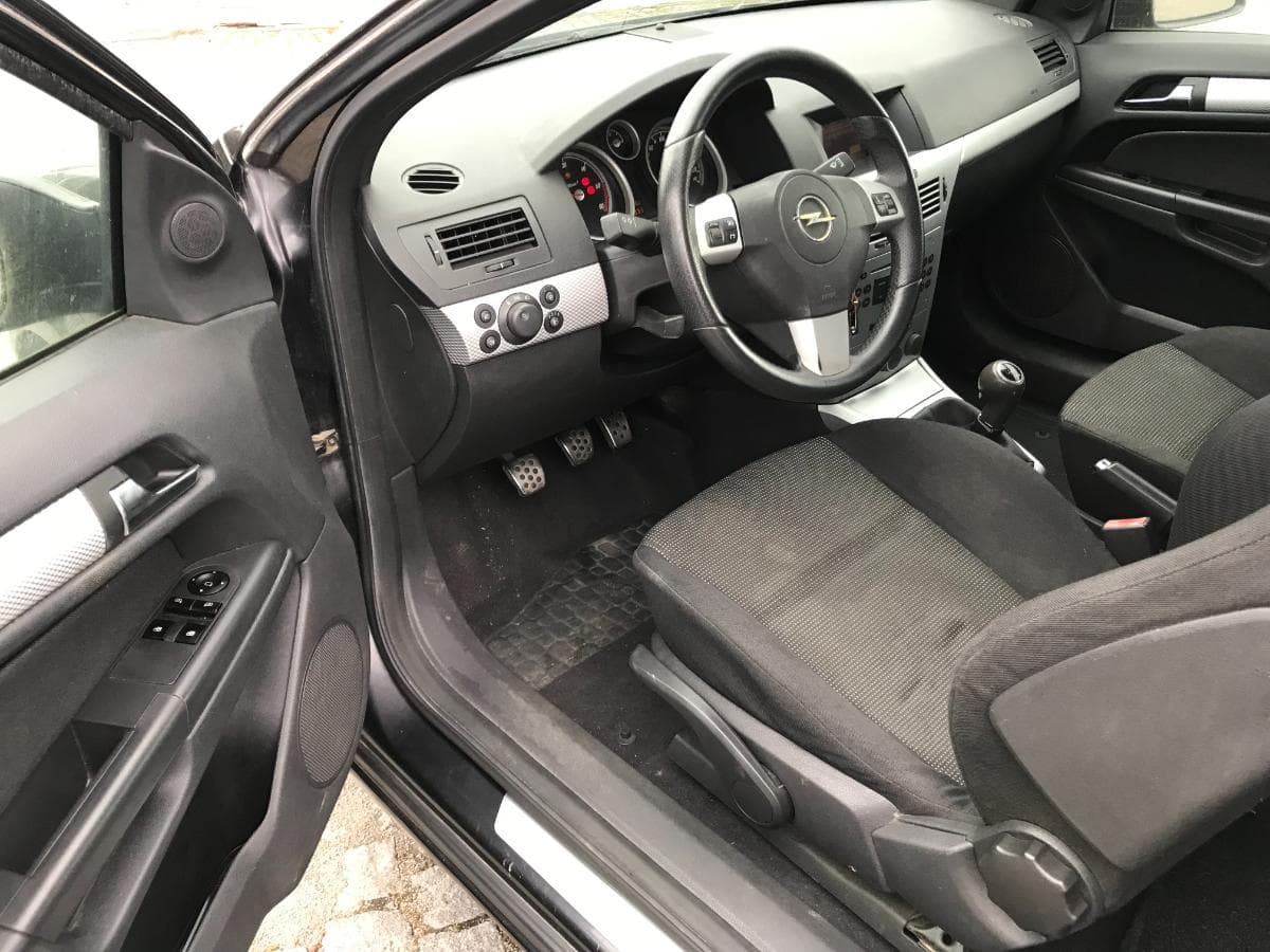Opel Astra 1.7TDCI GTC · Ano 2005 61-AT-15 — imagem 7
