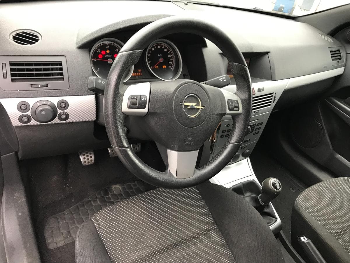 Opel Astra 1.7TDCI GTC · Ano 2005 61-AT-15 — imagem 15