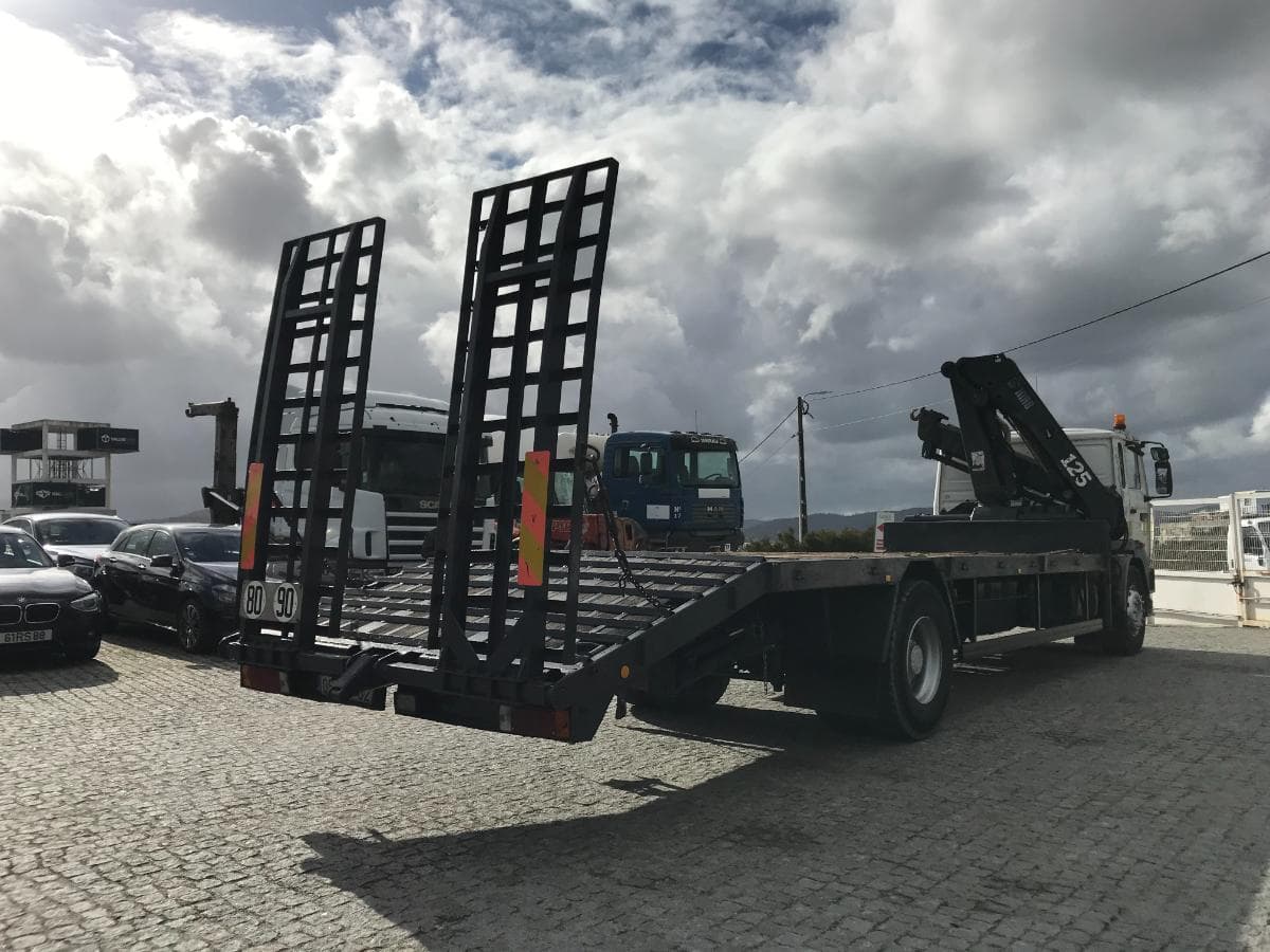Camião Renault Com Grua Hiab e Rampas · Ano 1995 — imagem 4