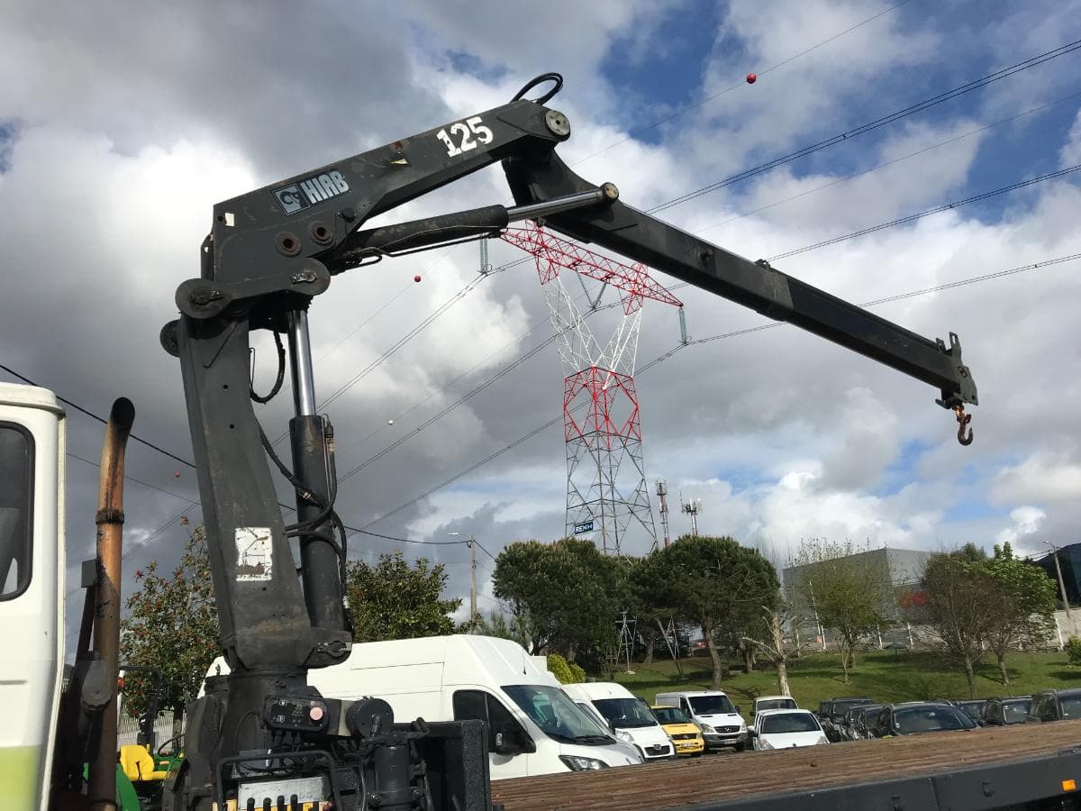 Camião Renault Com Grua Hiab e Rampas · Ano 1995 — imagem 8