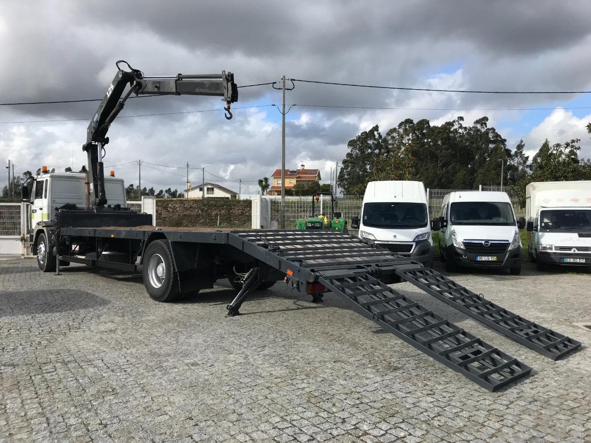 Camião Renault Com Grua Hiab e Rampas · Ano 1995 — imagem 9