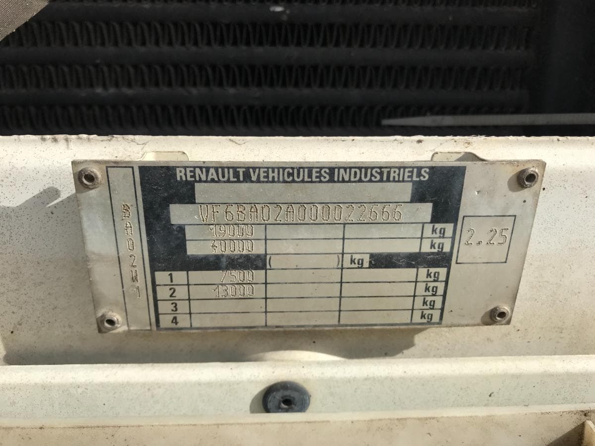 Camião Renault Com Grua Hiab e Rampas · Ano 1995 — imagem 11