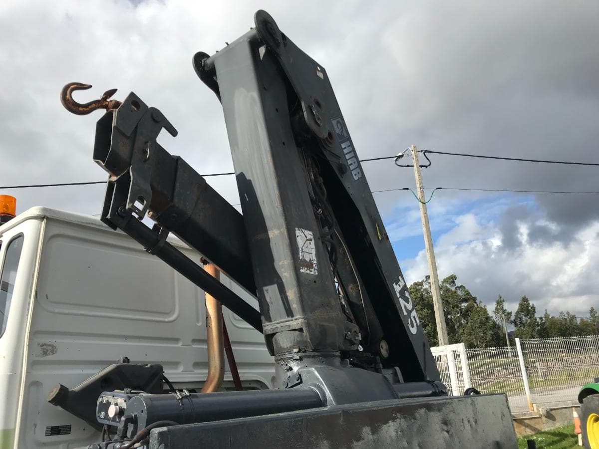 Camião Renault Com Grua Hiab e Rampas · Ano 1995 — imagem 13