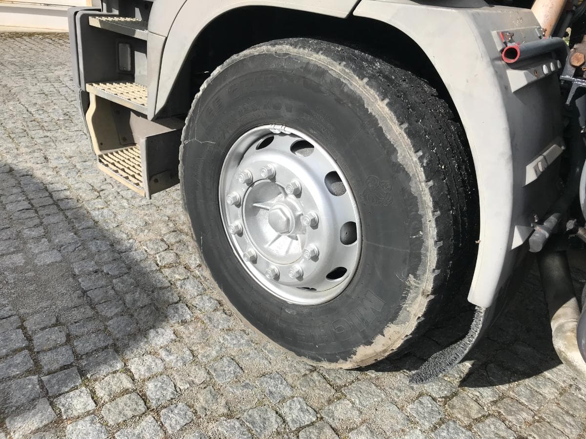 Camião Renault Com Grua Hiab e Rampas · Ano 1995 — imagem 17