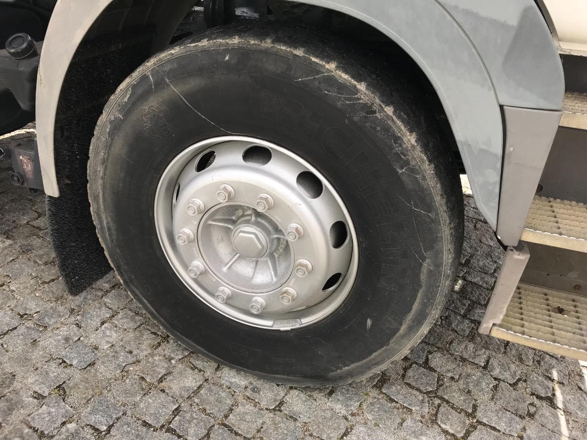 Camião Renault Com Grua Hiab e Rampas · Ano 1995 — imagem 18