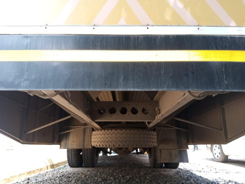 Tete - Autocarro Nissan UD · — imagen 8
