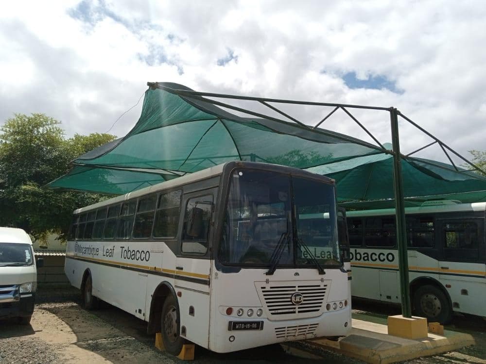 Tete - Autocarro Nissan UD · — imagen 2