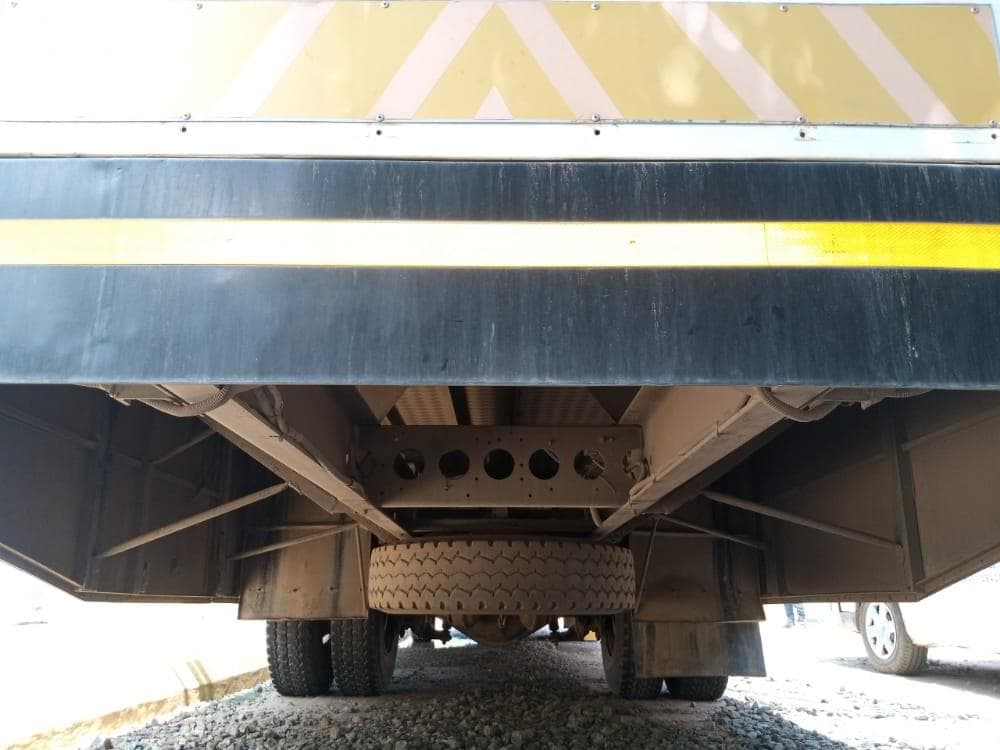 Tete - Autocarro Nissan UD · — imagen 12