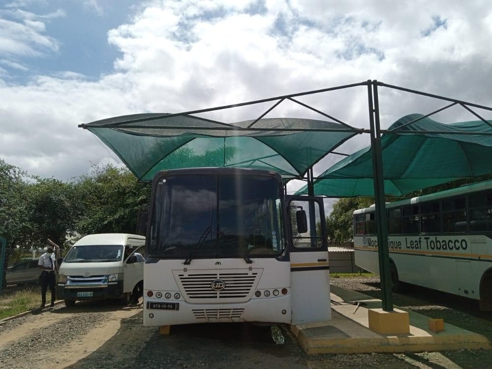 Tete - Autocarro Nissan UD · — imagen 3