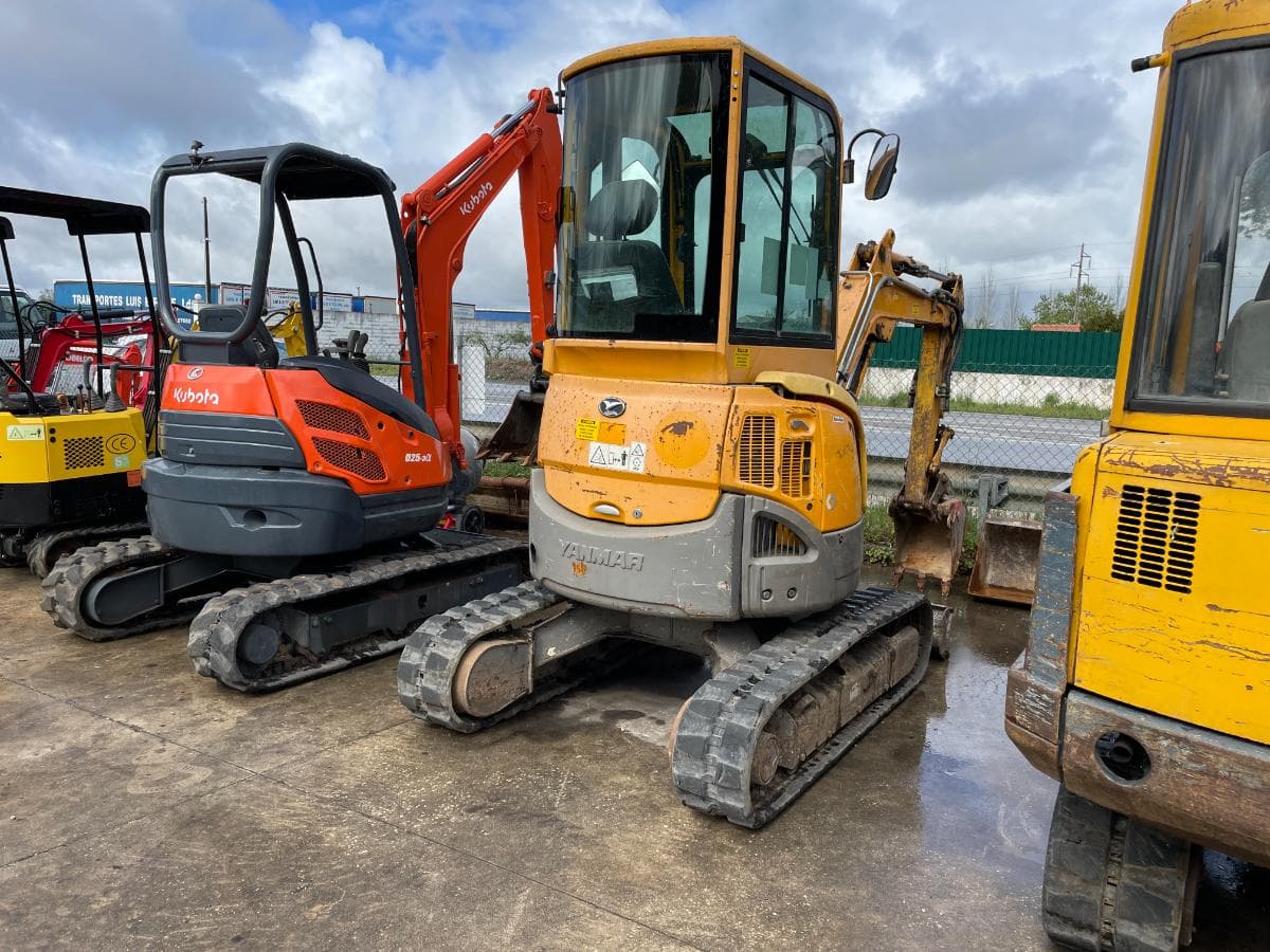 Mini Giratória Yanmar VIO 25 — imagem 3