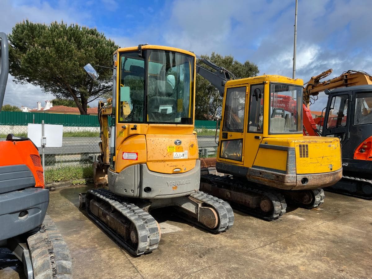Mini Giratória Yanmar VIO 25 — imagem 4