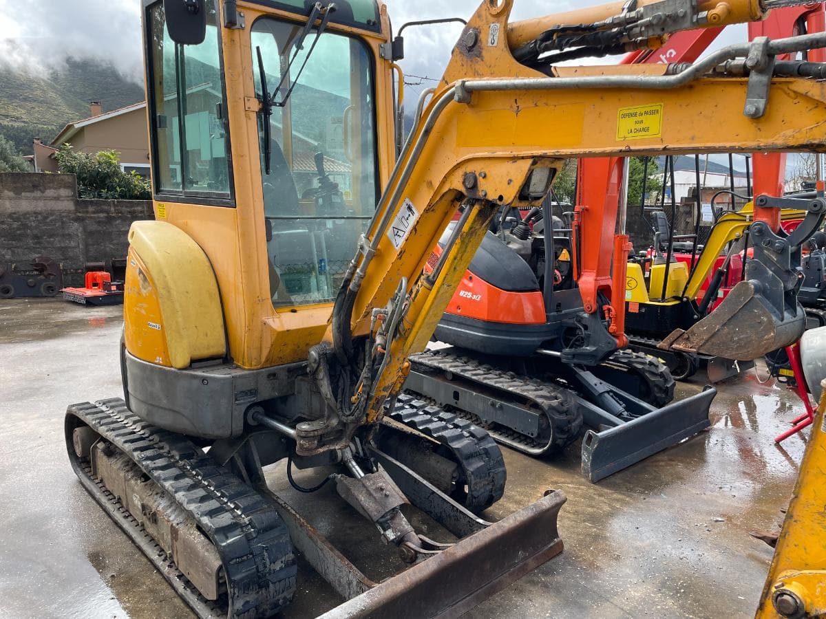 Mini Giratória Yanmar VIO 25 — imagem 2