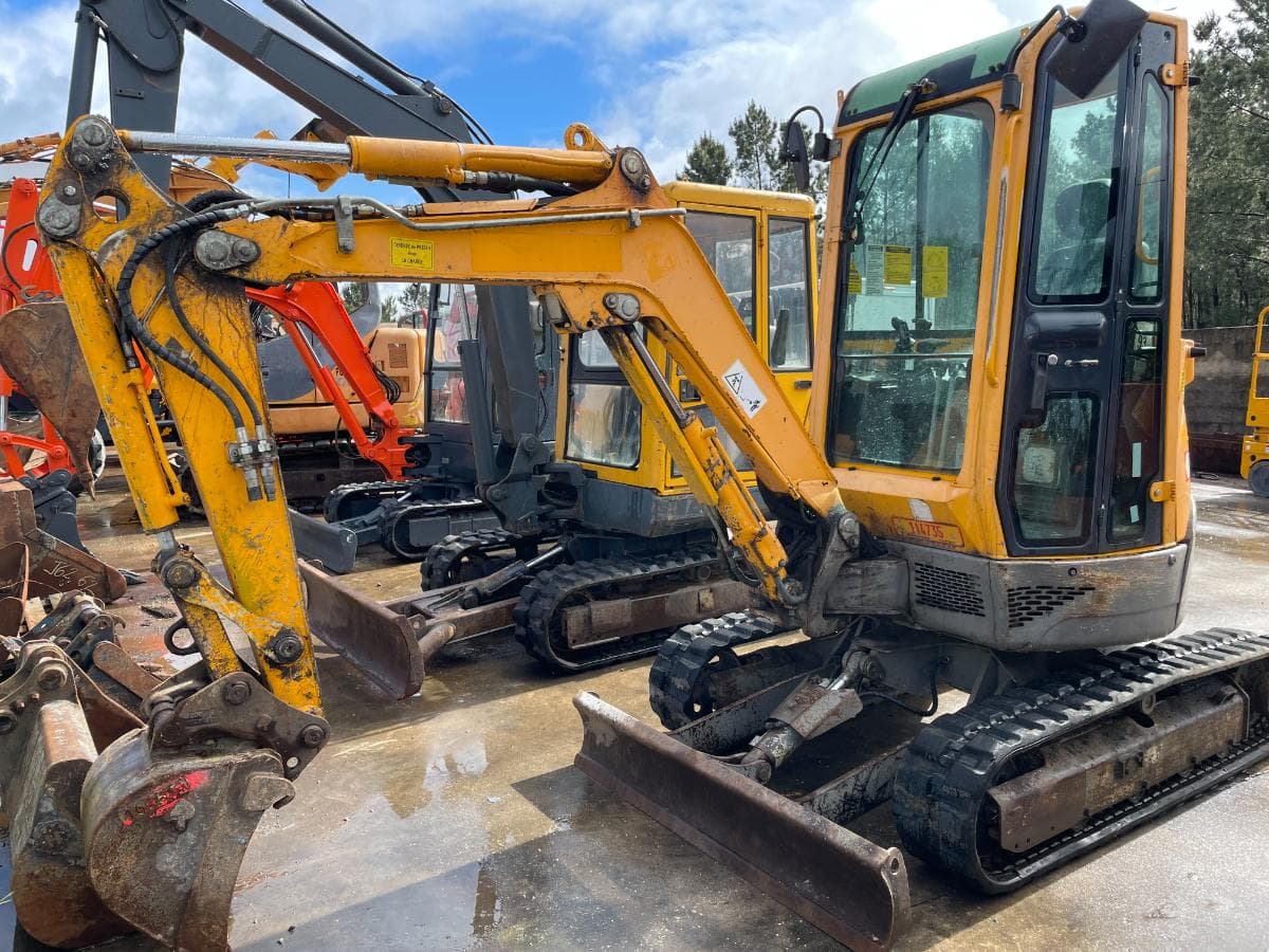 Mini Giratória Yanmar VIO 25
