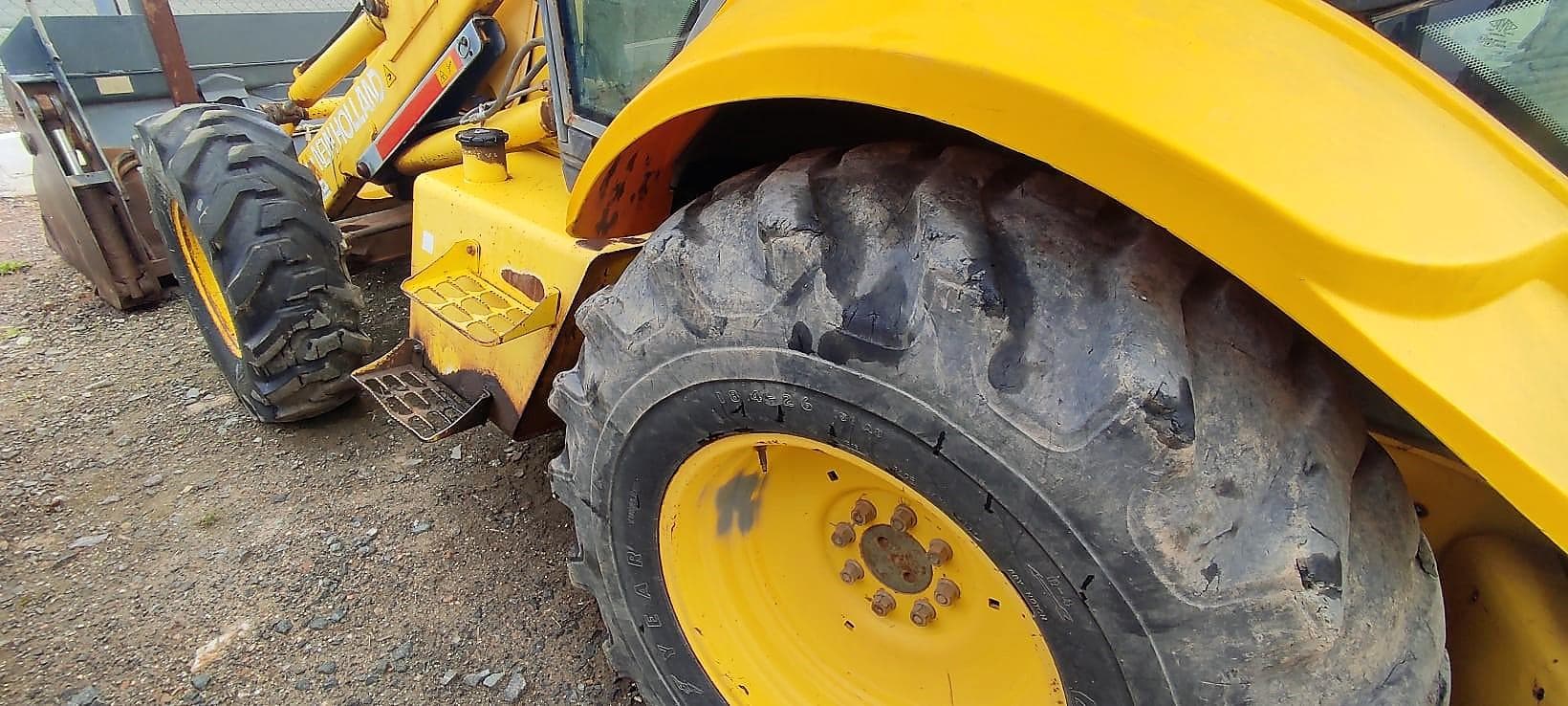 Retro Escavadora New Holland LB 95 — imagem 8