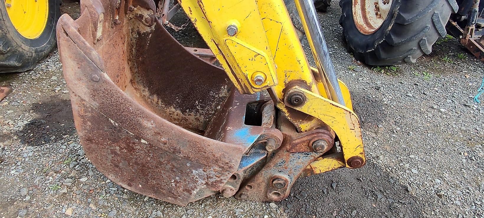 Retro Escavadora New Holland LB 95 — imagem 11
