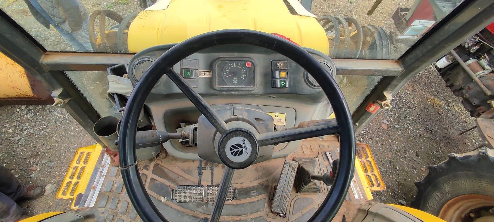 Retro Escavadora New Holland LB 95 — imagem 14