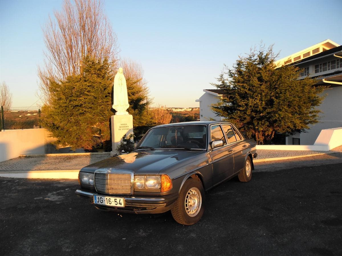 Mercedes-Benz 240 D — imagem 1