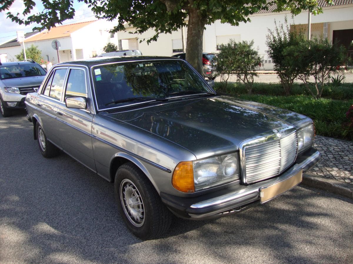 Mercedes-Benz 240 D — imagem 2