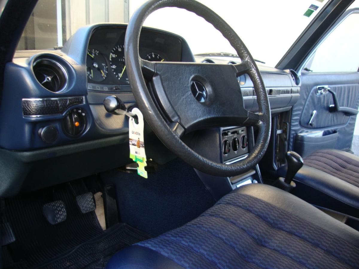 Mercedes-Benz 240 D — imagem 5
