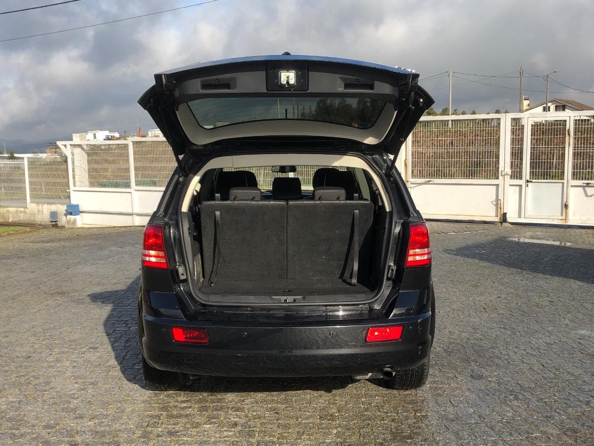 Dodge Journey MPV 2.0 CRD · Ano 2010 — imagem 8