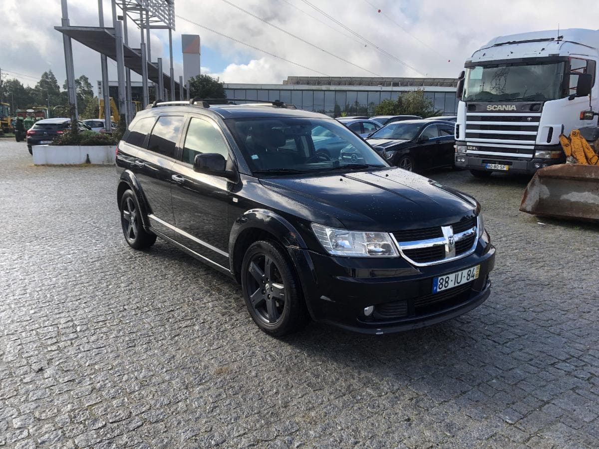 Dodge Journey MPV 2.0 CRD · Ano 2010 — imagem 1
