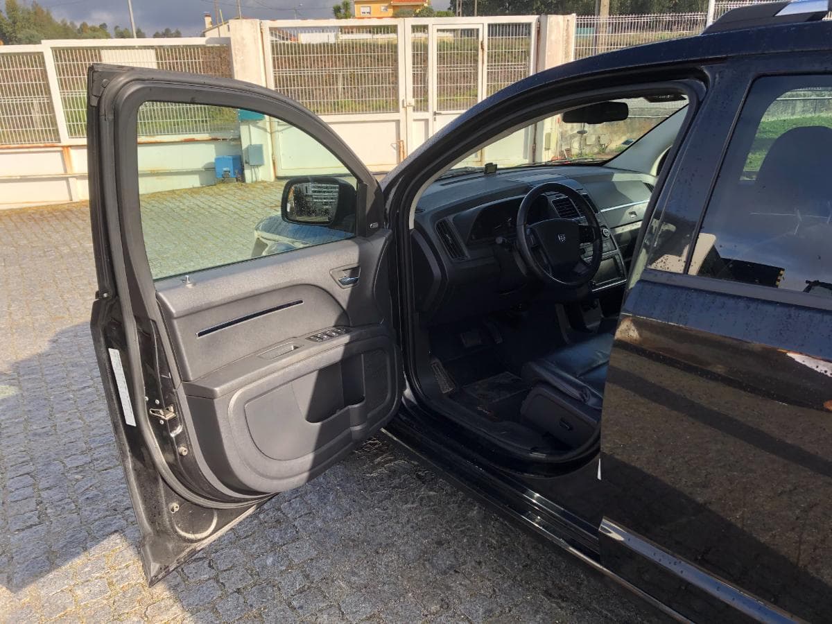 Dodge Journey MPV 2.0 CRD · Ano 2010 — imagem 26