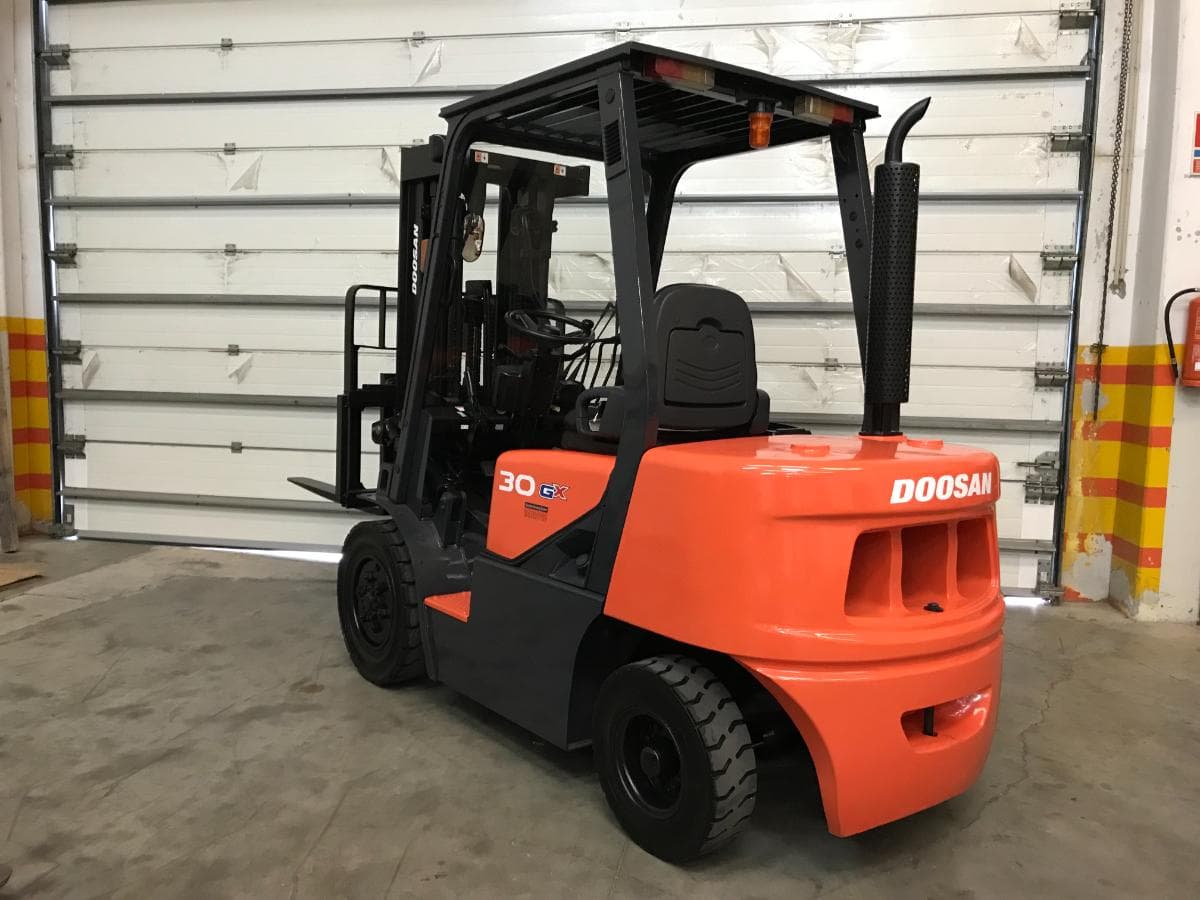 Empilhador Doosan D30 G 3000Kg — imagem 3