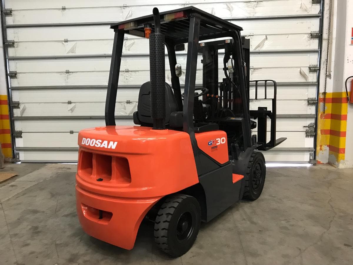 Empilhador Doosan D30 G 3000Kg — imagem 4
