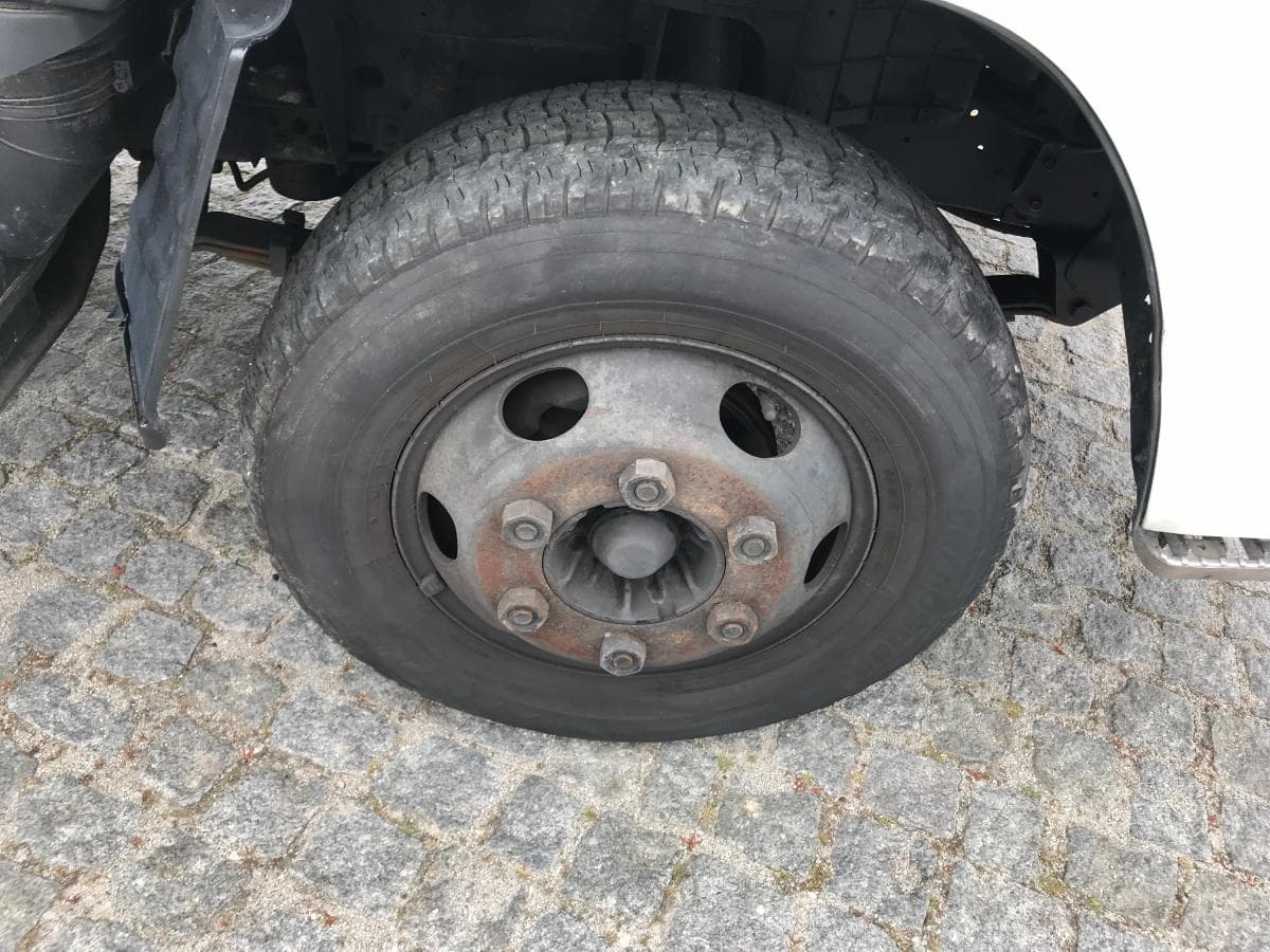 Isuzu NPR 65 Frigorifica · Ano 1996 — imagen 12