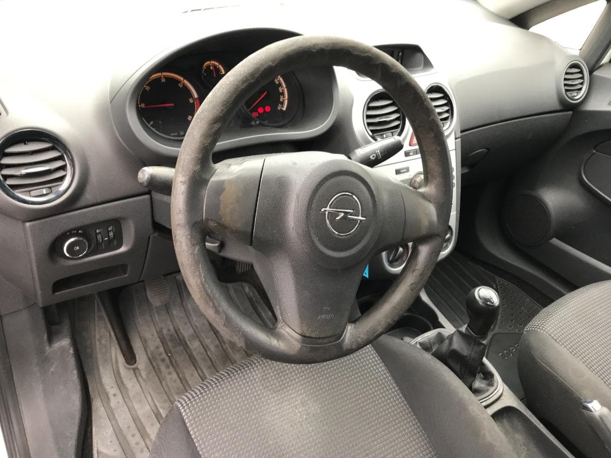 Opel Corsa 1.3 CDTI · Ano 2011 — imagen 16