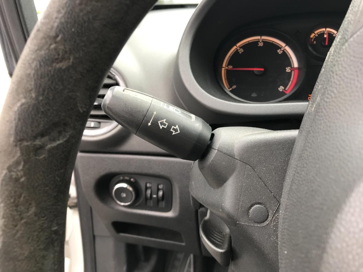 Opel Corsa 1.3 CDTI · Ano 2011 — imagen 19