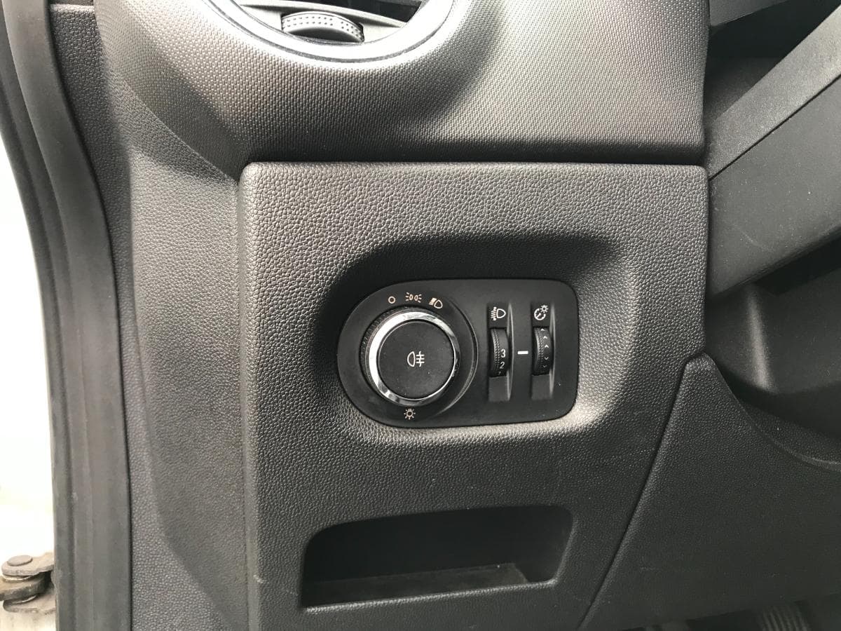 Opel Corsa 1.3 CDTI · Ano 2011 — imagen 25