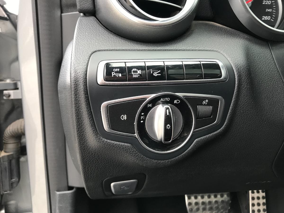 Mercedes-Benz C300 Bluetec Hybrid · Ano 2015 — imagem 32