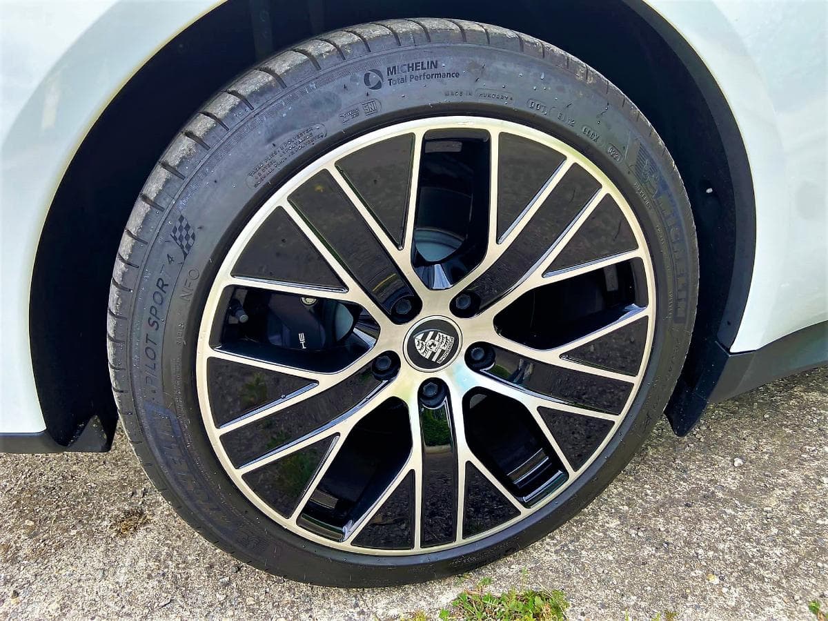 Porsche Taycan — imagem 8