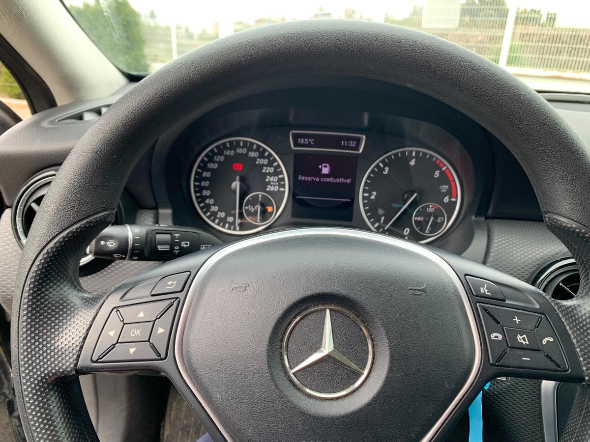 Mercedes-Benz A200 CDI · Ano 2014 — imagem 22