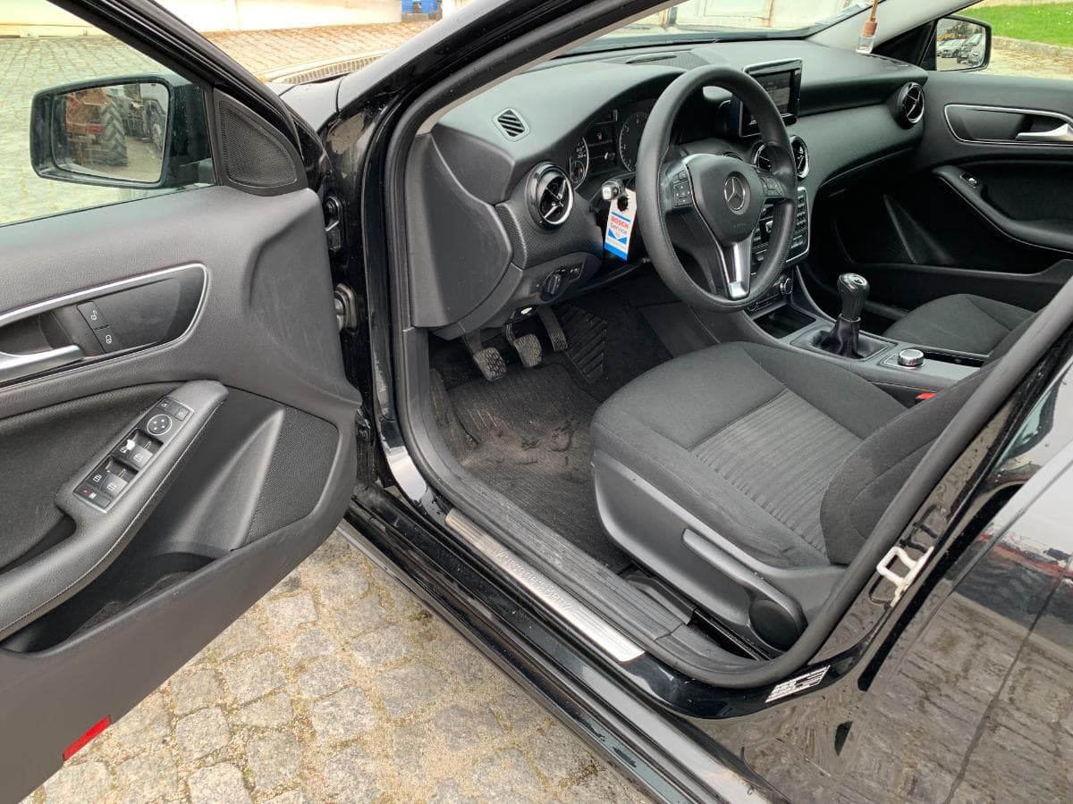 Mercedes-Benz A200 CDI · Ano 2014 — imagem 17