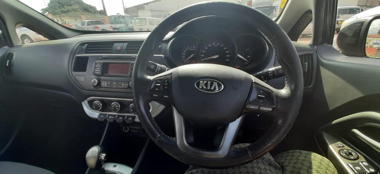 Kia Rio 1.4 · — imagem 13