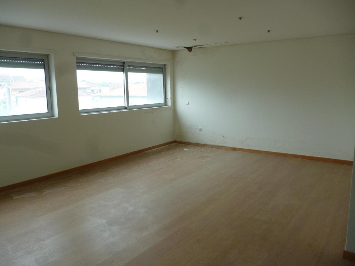 Apartamento T3 com Garagem · Vila Verde — image 6