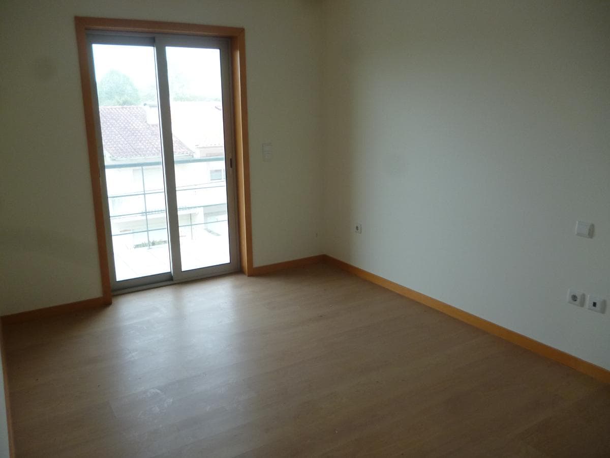 Apartamento T3 com Garagem · Vila Verde — image 13