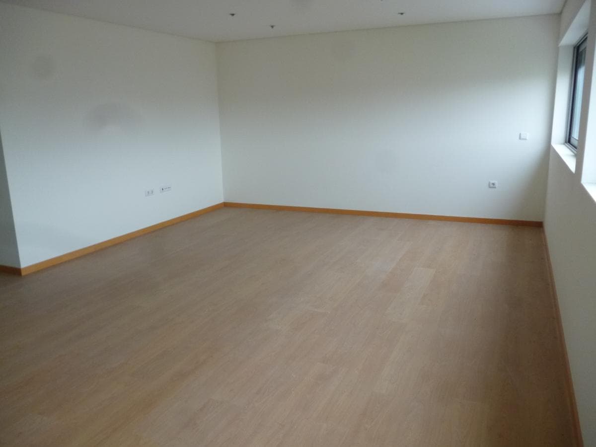 Apartamento T3 com Garagem · Vila Verde — image 11