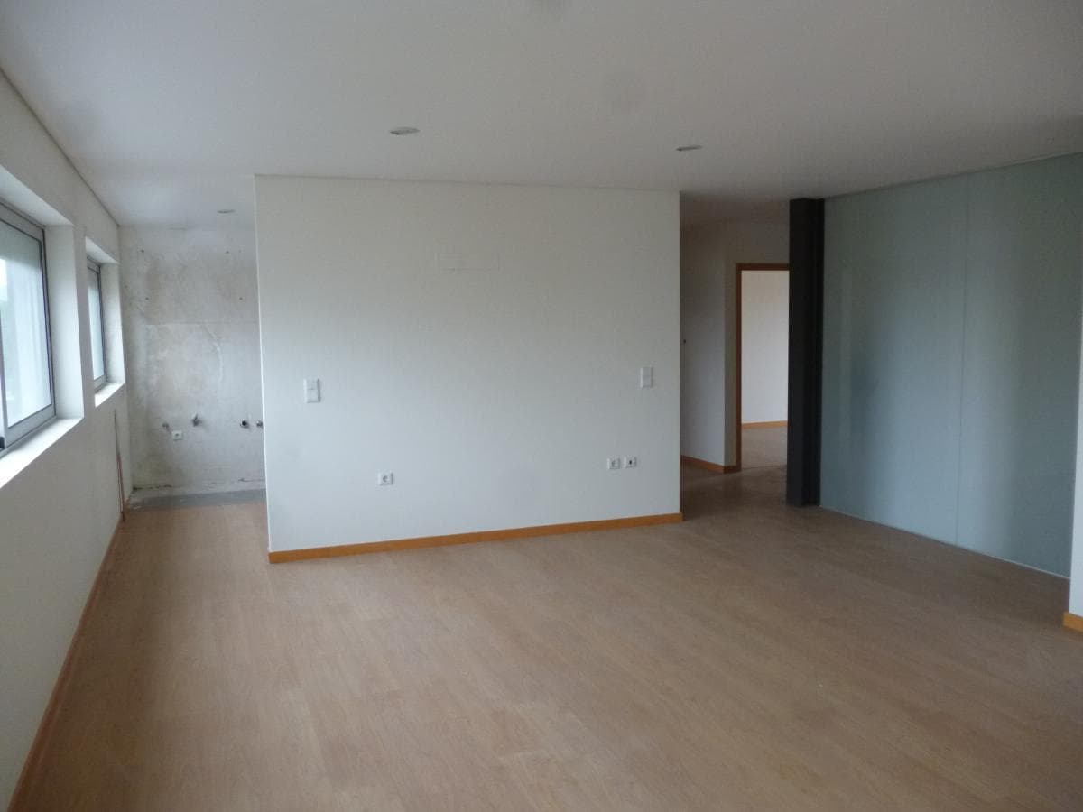 Apartamento T3 com Garagem · Vila Verde — image 5