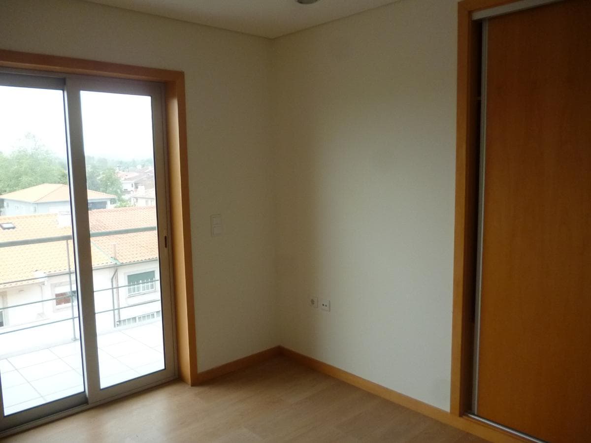 Apartamento T3 com Garagem · Vila Verde — image 14