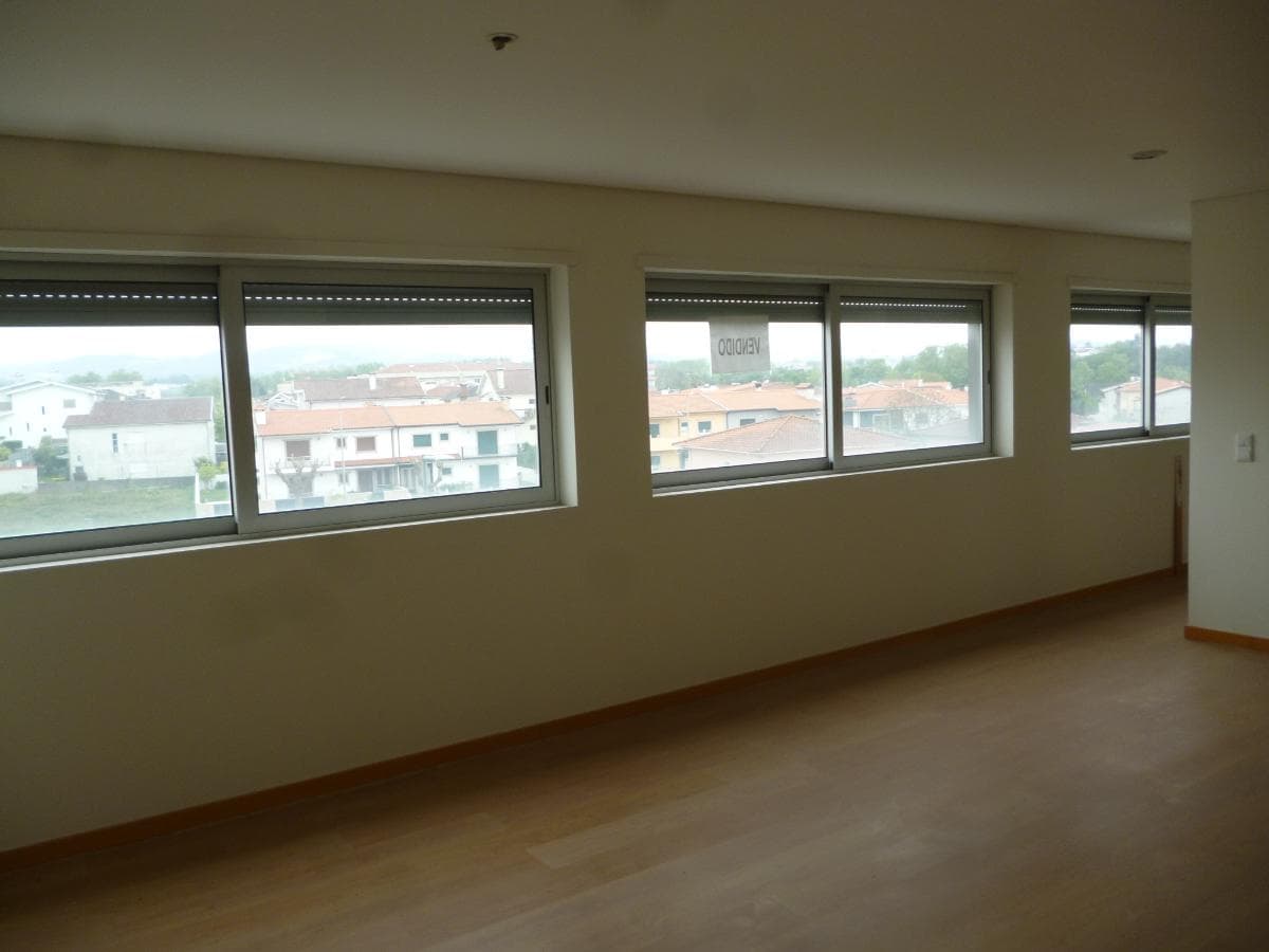 Apartamento T3 com Garagem · Vila Verde — image 7