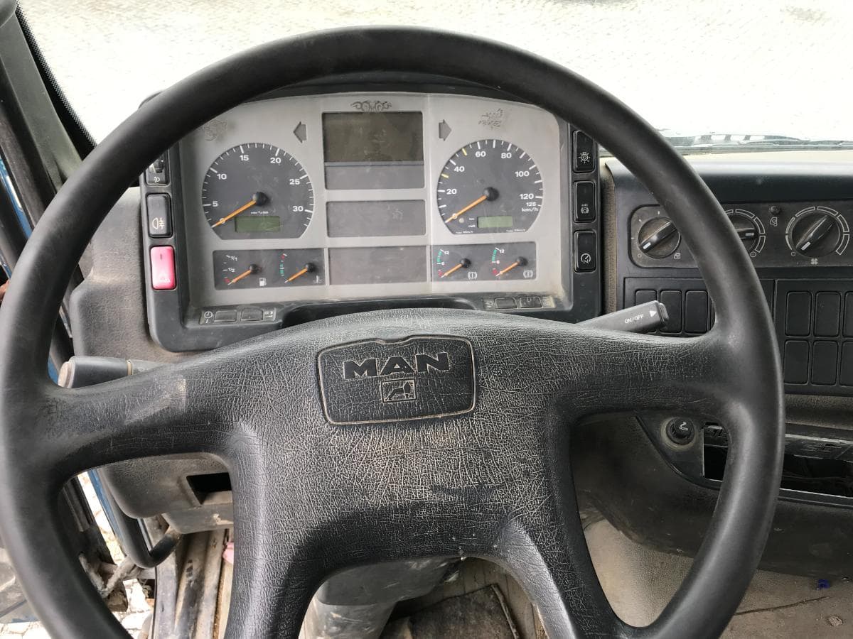 Man 26.313 6x4 · Ano 2002 — imagem 24