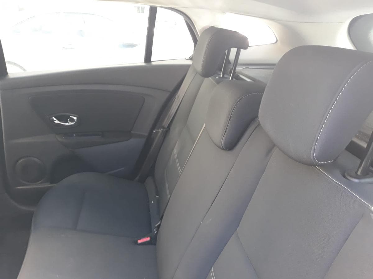 Renault Mégane 1.5 · Ano 2014 — imagem 19